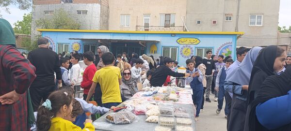 برپایی بازارچه در  دبستان امام جعفر صادق (ع) آشخانه