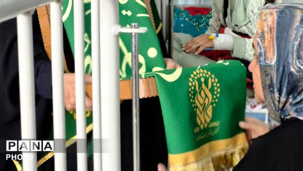 آیین شیرخوارگان حسینی با حضور همسران شهدا در قم