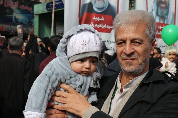 طنین شعارهای انقلابی در سالروز پیروزی انقلاب اسلامی ایران