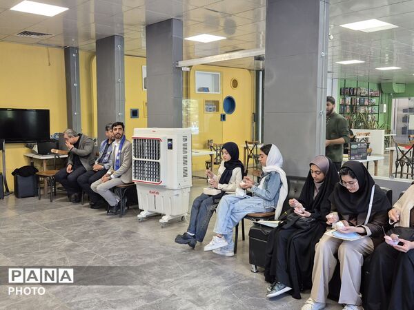 تقدیر از دانش‌آموزان غرفه‌های «بر مدار ایران» و دورهمی صمیمانه با مدیر سازمان دانش‌آموزی خراسان رضوی