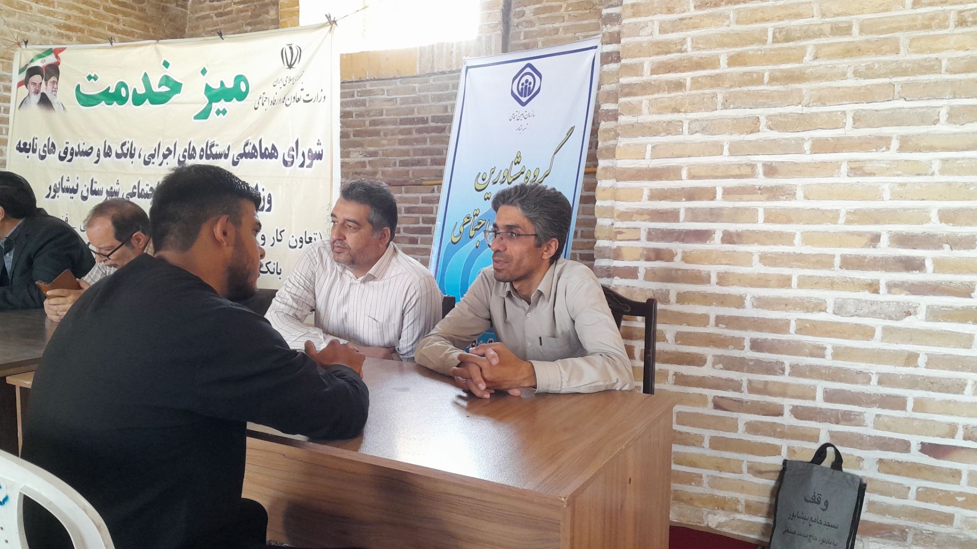 فعالیت میز خدمت در مسجد جامع نیشابور 