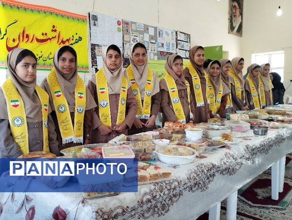 جشنواره غذای سالم در دبیرستان آسیه شهرستان حاجی‌آباد 