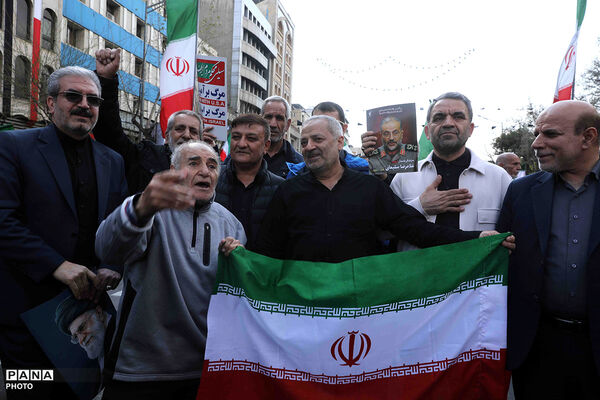 حضور وزیر آموزش و پرورش در مراسم تشییع پیکرهای مطهر ۸۴ شهید قهرمان ناوشکن دنا 