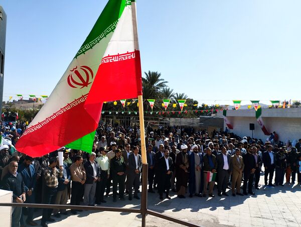 حضور مردم همدل حاجی آباد در راهپیمایی ۲۲ بهمن