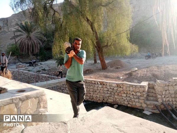 نصب برج نور در محوطه حمام مارم فین با مشارکت مردمی