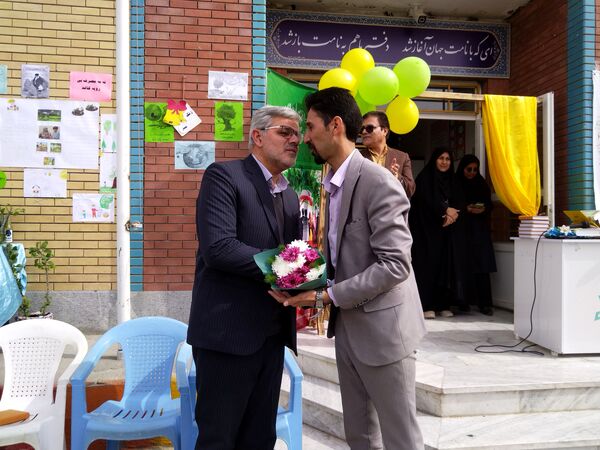 روز درختکاری و روز آموزش همگانی حفظ محیط زیست در مدرسه پویندگان فرهنگ شهرستان خلیل آباد 
