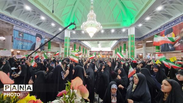 همایش دختران ایران در حرم بانوی کرامت
