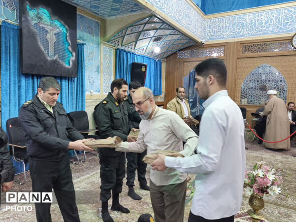آیین جزءخوانی نوجوانان قمی در بقعه ابن بابویه 