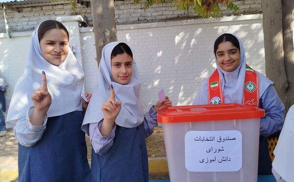 جشن مشارکت دانش‌آموزان؛ برگزاری انتخابات شورای دانش‌آموزی در مدرسه پیامبر اعظم(ص)