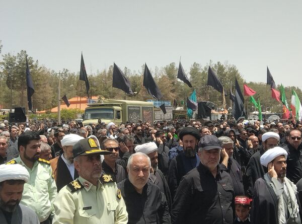 اقامه نماز ظهر عاشورا در قتلگاه بیرجند 
