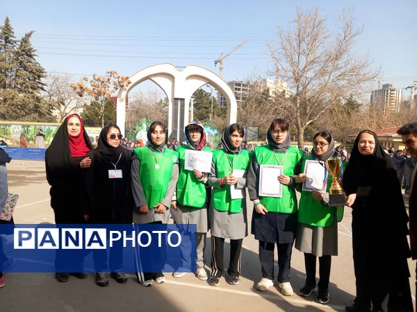 مسابقات بین مدرسه ای جام اقتدار ایران دردبیرستان دوره اول آرمینه مصلی نژاد ناحیه ۶
