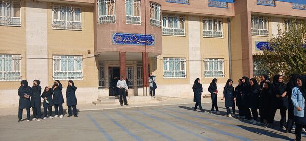آموزش آتش نشانی و اقدامات ایمنی در دبیرستان حضرت خدیجه (س) جعفریه