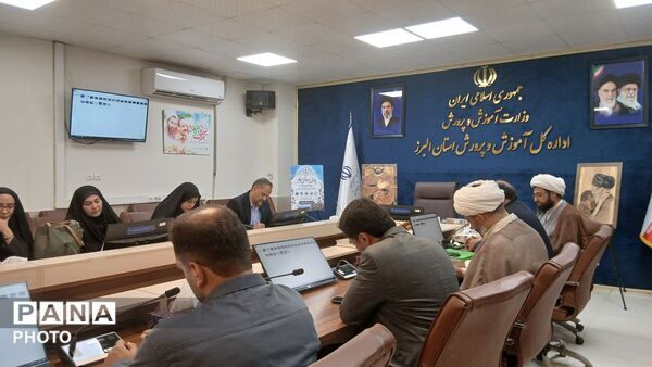نشست بررسی و تحلیل بیانیه رهبر انقلاب درباره آغاز سال تحصیلی 