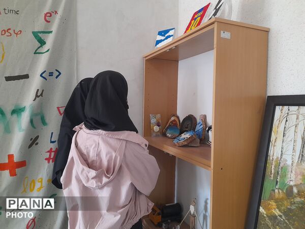 بازدید دانش آموزان  آموزشگاه تکتم از نمایشگاه کانون امام خمینی (ره) 