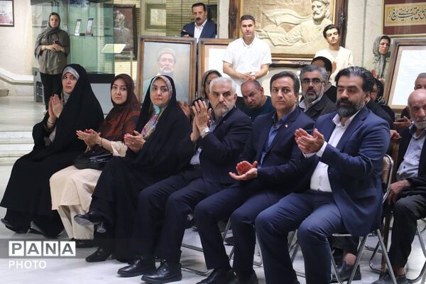 آیین گلباران مزار استاد شهریار در تبریز 