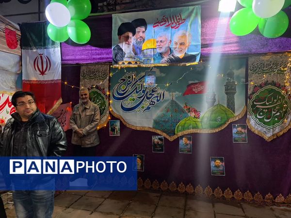 شادی مردم در کوچه وخیابان‌های مشهد در شب نیمه شعبان