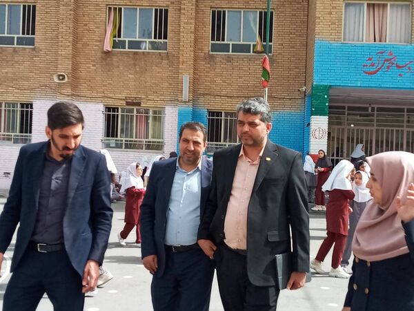 بازدید معاون پرورشی اداره آموزش و پرورش شهرستانهای تهران از نزدیک با مشکلات و چالش های مدرسه شهید رستمی
