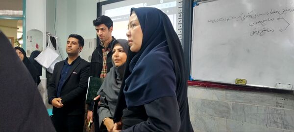 بازدید استانی کارشناس بهداشت از دبیرستان شهید محمدی پور