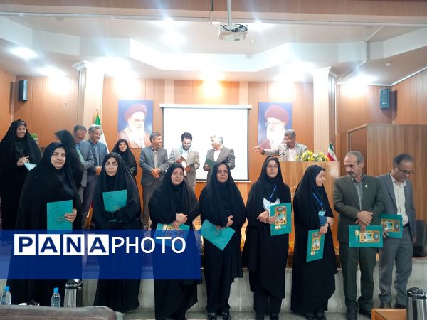 اختتامیه جشنواره سفیران سلامت،یاریگران زندگی ونوجوان سالم دردبیرستان دوره اول آرمینه مصلی نژاد