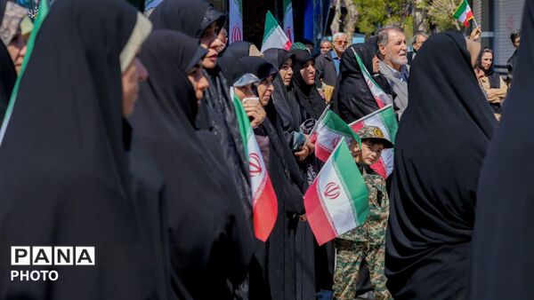 آیین شکوه هنرمندان و شهروندان کرجی در اجتماعات مردمی 