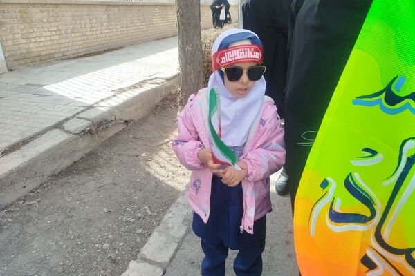 حضور پرشور دانش‌آموزان شهر بهمن در راهپیمایی ۲۲ بهمن ماه