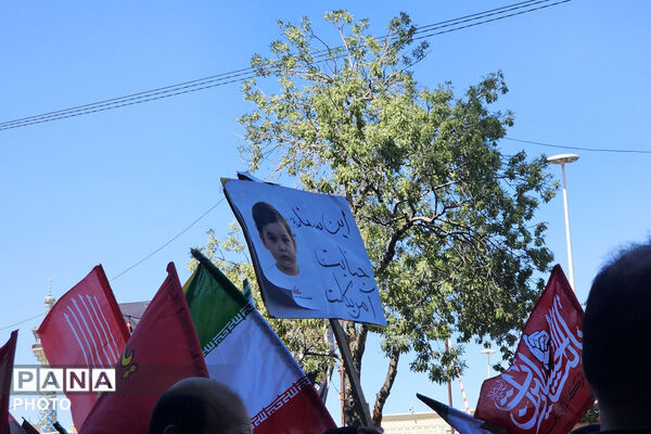 مشهد در سوگ؛ بدرقه باشکوه رهبر شهید انقلاب در جوار بارگاه رضوی