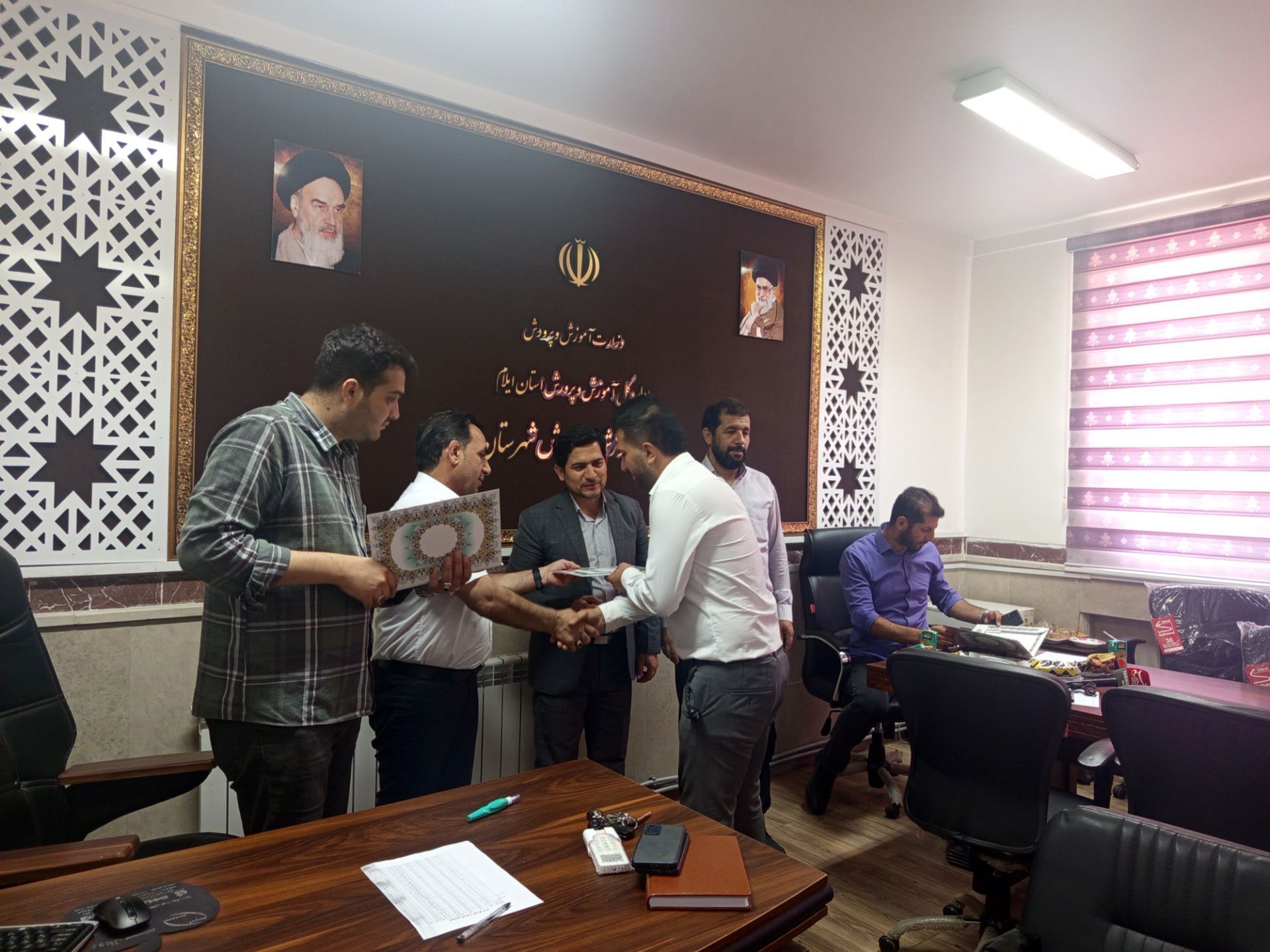 تقدیر از مدیران اجرایی حوزه های امتحانات نهایی شهرستان چوار 