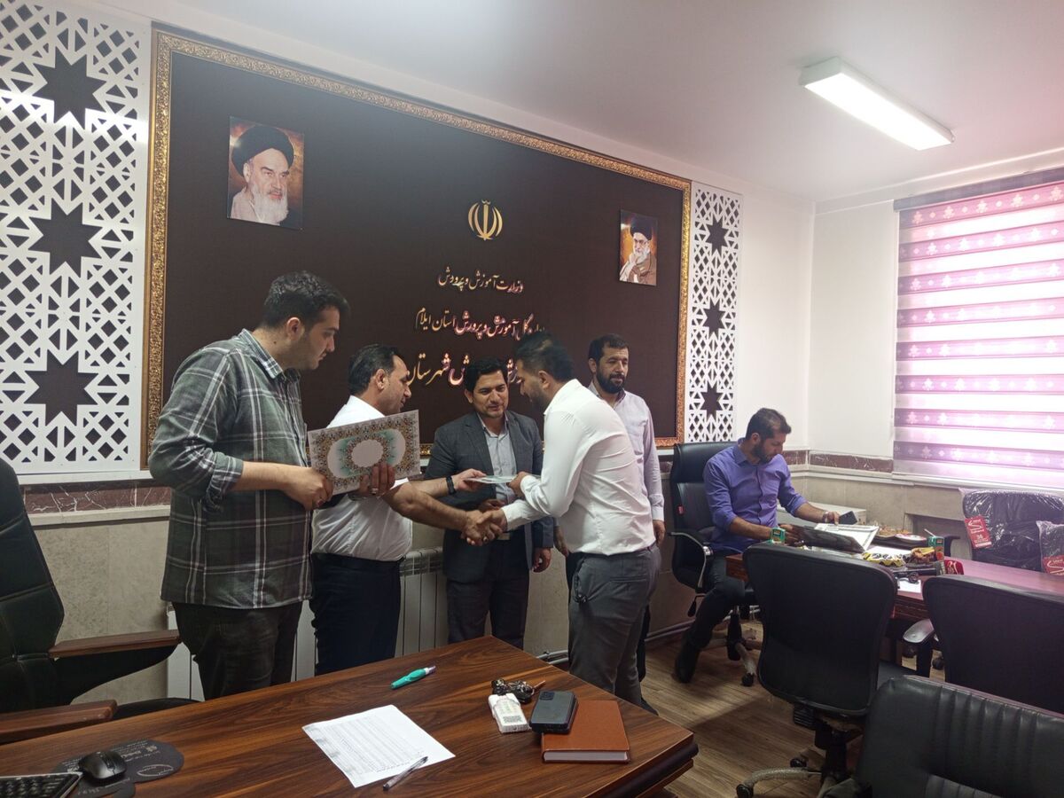 تقدیر از مدیران اجرایی حوزه های امتحانات نهایی شهرستان چوار 