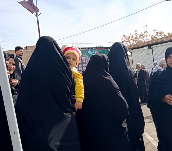 نسل آینده در راهپیمایی ۲۲ بهمن شهرستان کندر دیده شد
