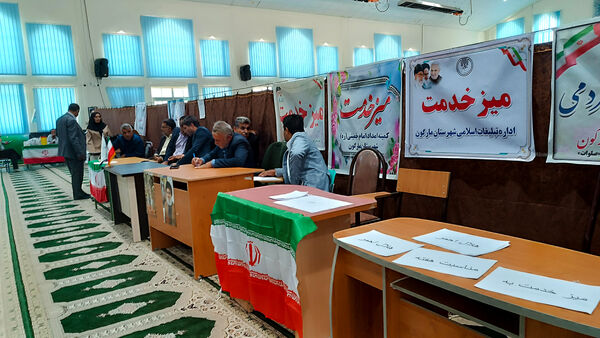 برپایی میز خدمت فرماندار و مدیران شهرستان مارگون 