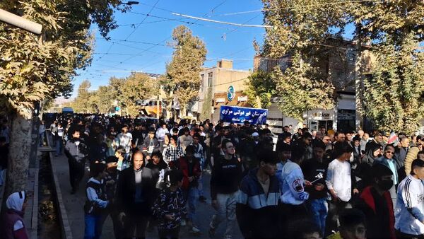 روز ۱۳ آبان: درخششی دیگر در تاریخ شهرستان سلسله با راهپیمایی دانش‌آموزان و مردم
