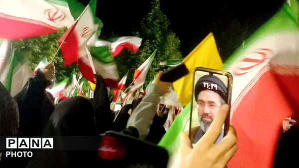 طنین عشق به وطن در چهارباغ خرم‌ آباد با حضور پرشور مردم