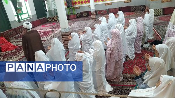 شرکت دانش‌آموزان دبستان حضرت فاطمه(س) در مراسم سالگرد شهدای خدمت