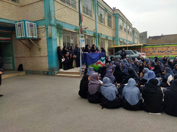 مراسم تجلیل از دانش آموزان جشنواره خوارزمی در دبیرستان عصمتیه 