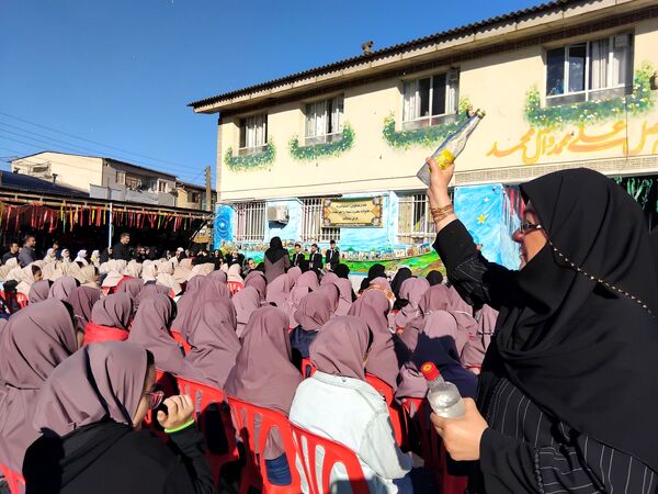 دبیرستان نجم میزبان پیکر یک شهید گمنام شد