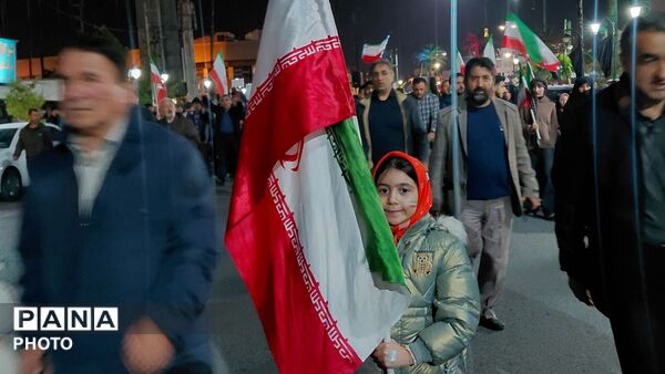 چهل‌و‌هشتمین شبِ پی‌درپی حضور مردم  کرج در میادین شهری