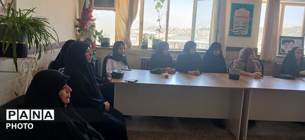  نشست هم اندیشی رئیس سازمان دانش آموزی کردستان با روسای شورای دانش‌آموزی مدارس کامیاران 