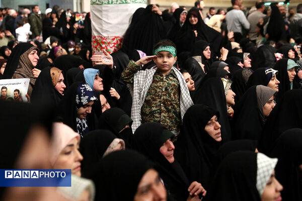 دیدار اقشار مردم با رهبر انقلاب به مناسبت چهل‌وهفتمین سالگرد پیروزی انقلاب اسلامی