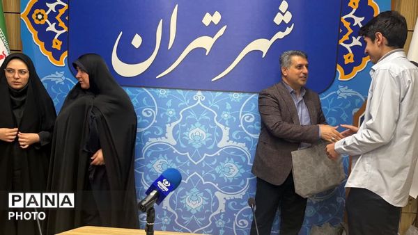 تقدیر از دانش‌آموزخبرنگاران، نمایندگان مجلس و مجامع دانش‌آموزی در نشست گفت‌وگوی بین‌نسلی تهران