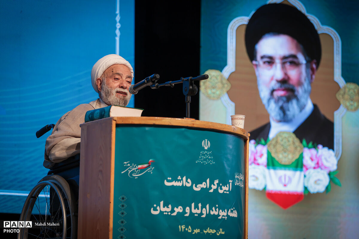 تربیت فرزندان به آموزش علم مفید و مهارت‌آموزی نیاز دارد/ تاکید بر نقش خانواده در تربیت اخلاقی و معنوی فرزندان