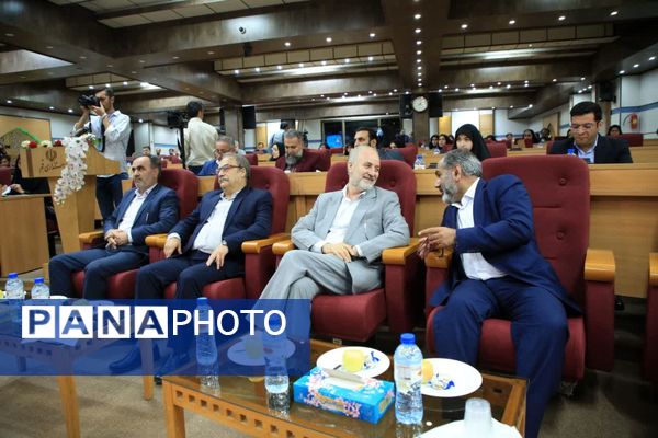 نشست صمیمی مدیران رسانه با استاندار قم