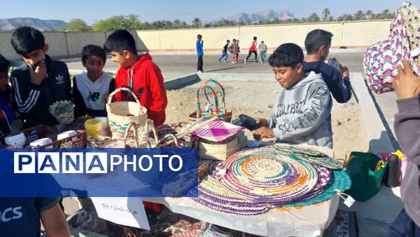 بازارچه دانش‌آموزی در منطقه فین