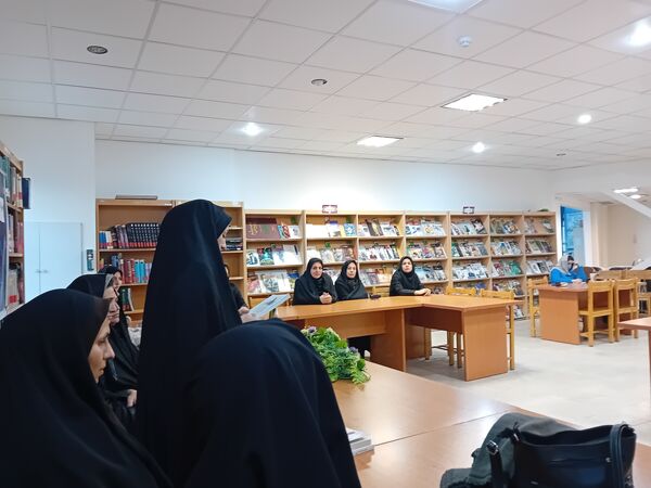 نشست کتابخوانی در کتابخانه شهید بهشتی سملقان