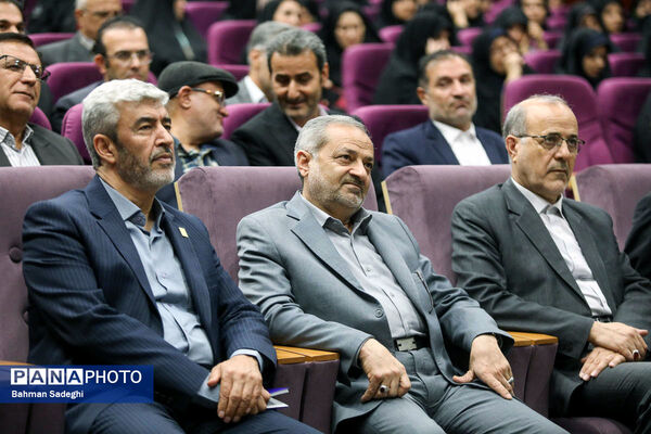 مراسم گرامیداشت روز معلم و تجلیل از اساتید نمونه دانشگاه فرهنگیان