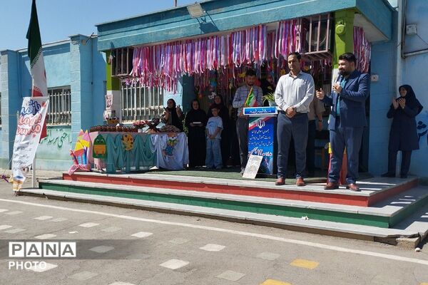 جشن شکوفه‌ها در مدرسه ۱۲ بهمن بهارستان دو
