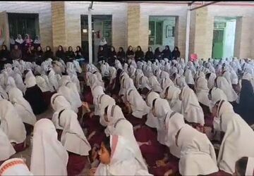 بزرگداشت هفته معلم توسط پیشتازان مدرسه شاهد