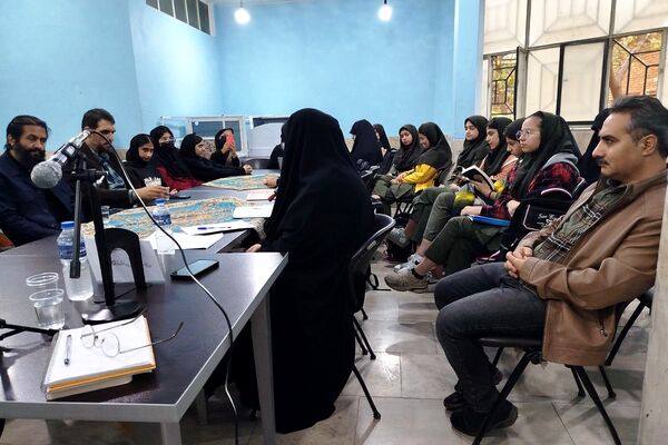  نشست نقد و بررسی کتاب در کتابخانه عمومی علامه امینی 