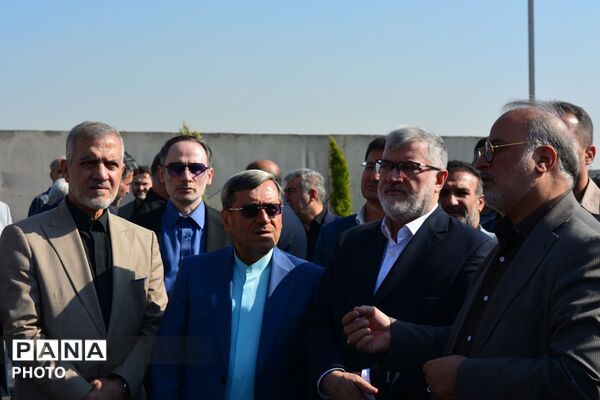 بازدید استاندار تهران از دبیرستان تمام هوشمند «شهید ابراهیم رئیسی» بهارستان دو