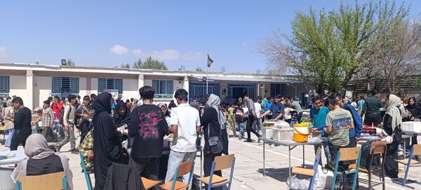 برپایی بازارچه در مدرسه ولیعصر آشخانه 