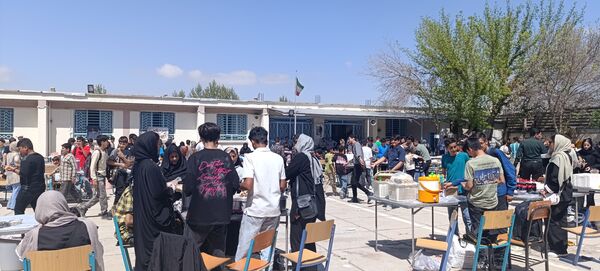 برپایی بازارچه در مدرسه ولیعصر آشخانه 